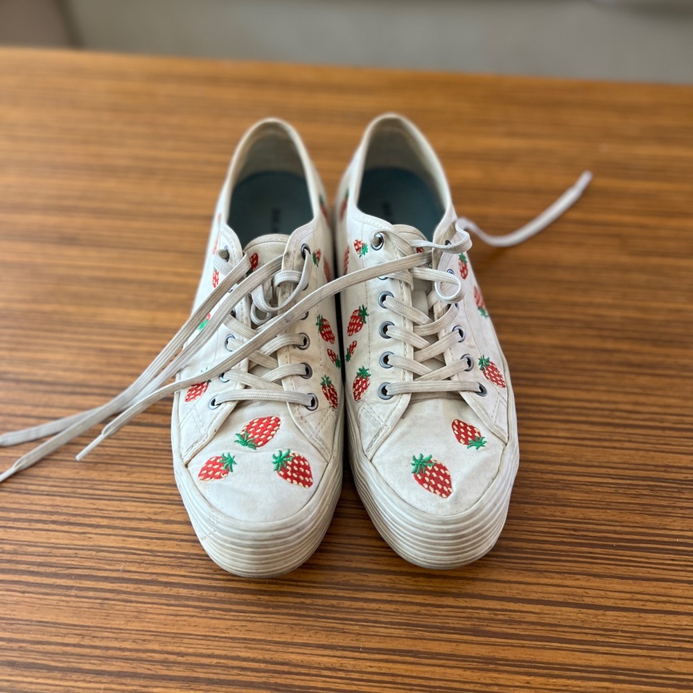 Seavees platform strawberry canvas sneakers